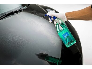 AD_PC_Surface_Cleaner_spraying_on_car